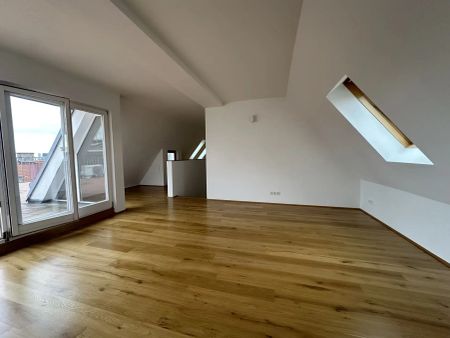 Exklusives Dachgeschoss mit 6 Zimmern, 2 Terrassen & Wellnessbereich |als WG oder Büro nutzbar - Photo 5
