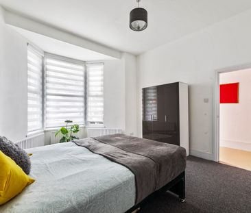 🏡 Beautiful Large Victorian House in Tottenham 🏡 Room 5 - Photo 5