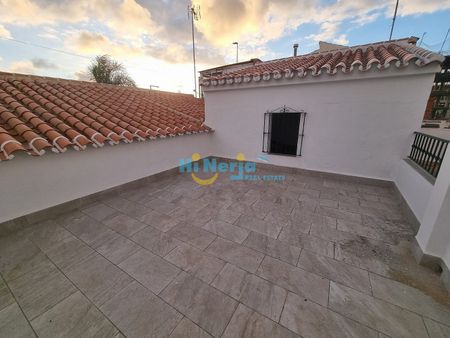 BRAND NEW RENOVATED TOWN HOUSE A STONE'S THROW FROM THE BEACH WITH 5 BEDROOMS, TERRACE AND PATIO - ALGARROBO COSTA, Long Term Rental - Photo 2