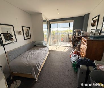 Spacious Apartment in Central Location! - Photo 1