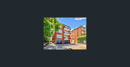 Stylishly renovated, Light-filled Residence with Coastal Elegance & City Sophistication! - Photo 3