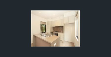 Stylish Street Frontage Townhouse! - Photo 5