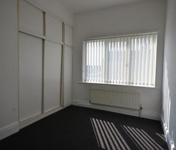 2 bedroom Flat To Let - Photo 1
