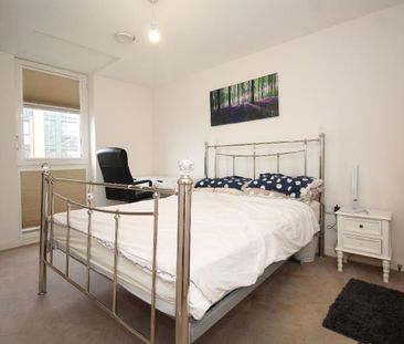 Apartment , Vale Court, Ealing Road, Brentford - Photo 4