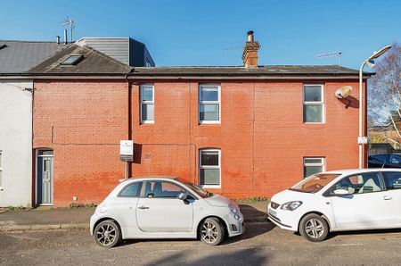 2 bedroom end of terrace house to rent - Photo 4