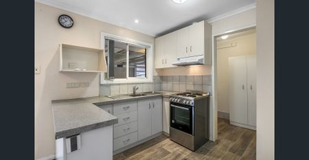 Ideal location property ready to call home - Photo 4