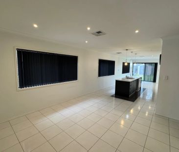 Comfortable 3-Bedroom Home in Prime Northfield Location - Photo 5