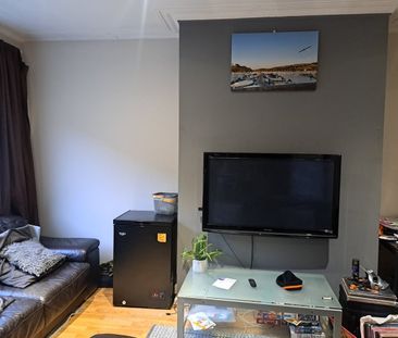 Room in a Shared House, Village Terrace, LS4 - Photo 1