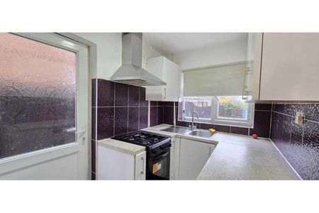 3 bedroom end of terrace house to rent - Photo 5