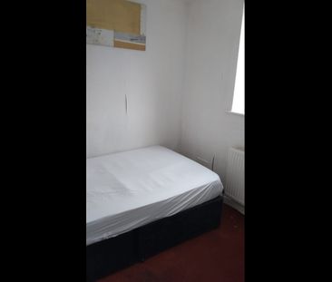 Room in a Shared House, Bonscale Crescent, M24 - Photo 4
