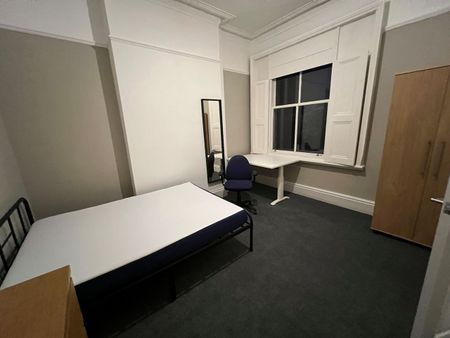 6 Bed Semi-Detached House, Birch Grove, M14 - Photo 5