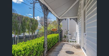 STYLE AND CONVENIENCE- Furnished and utilities incl. - Photo 4