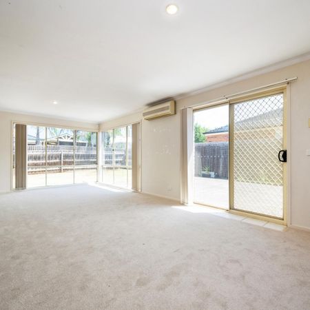 Large Family Home - Perfect Location - Photo 4