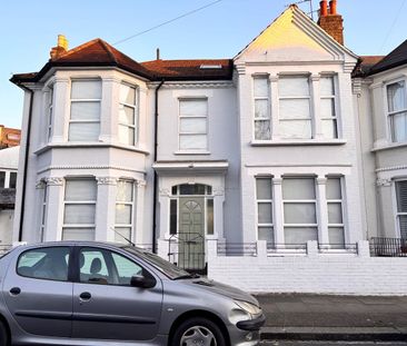 Room in a Shared House, London, SW18 - Photo 1