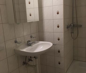 Moderne 3 1/2-Zimmerwohnung mit 2 Nasszellen und Sitzplatz - Photo 6