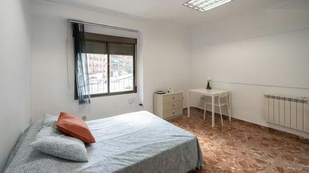 Carrer de Linares, Valencia, Valencian Community 46018 - Photo 1