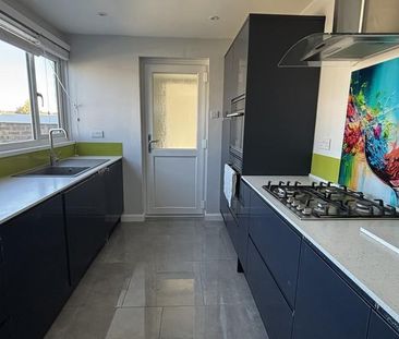 3 bedroom semi-detached bungalow to rent - Photo 1