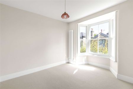 St. John's Road, Wimbledon, London, SW19 4PH - Photo 2