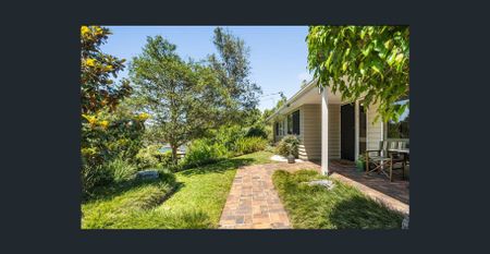 Gorgeous Low-Set Home! - Photo 5