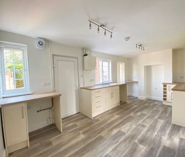 3 bedroom terraced house to rent - Photo 4