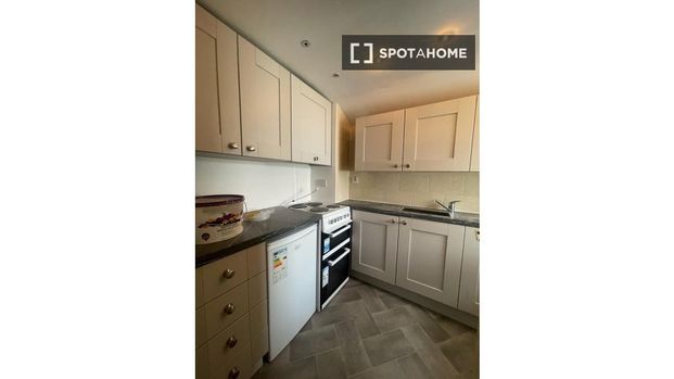 Bed for rent in 2-bedroom apartment in Inchicore, Dublin - Photo 1