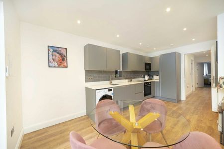 Gunnersbury Avenue, W5, London - Photo 5