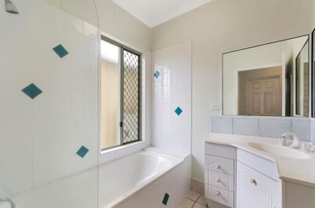 Family Home with Shed! - Photo 4