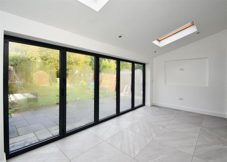 3 bedroom semi-detached house to rent - Photo 2