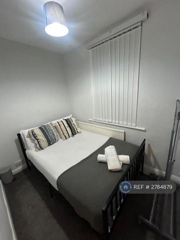 3 bedroom terraced house to rent - Photo 3