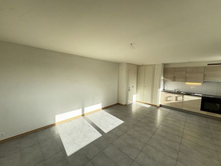 Spacious with stunning views - Photo 2