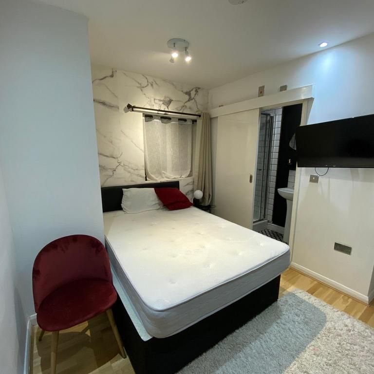 1 bedroom in a house share to rent - Photo 1