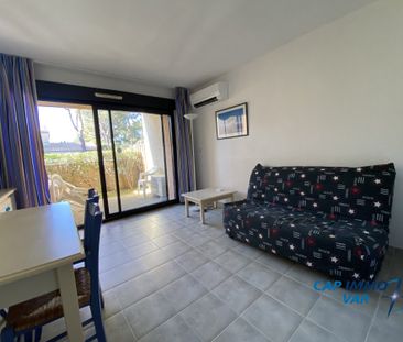 Location Appartement 2 pièces 27m² SANARY SUR MER 83110 - Photo 2
