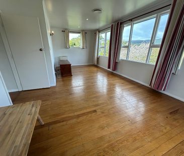 Stunning 3-Bedroom Family Home in Tawa – Spacious, Convenient & Rea... - Photo 2