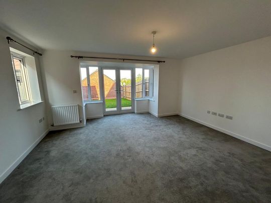 4 bedroom semi-detached house to rent - Photo 1