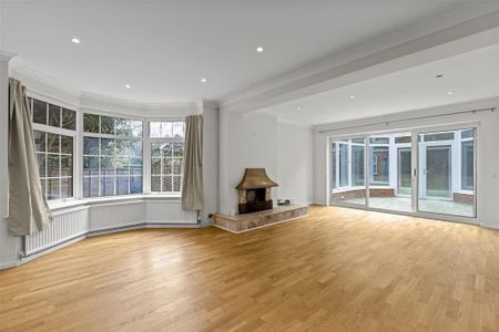 4 bedroom detached house to rent - Photo 2