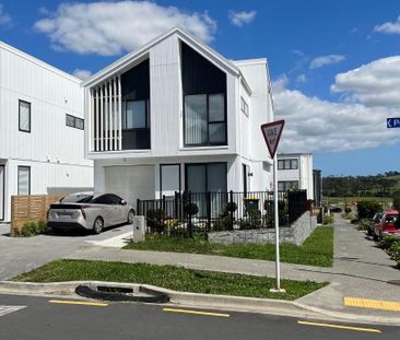 Modern four-bedroom standalone two-story home in Westgate - Photo 6