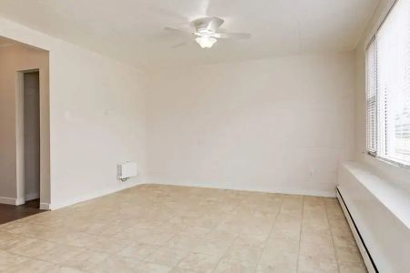 1 Bedroom - Photo 2