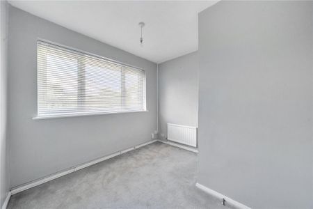 3 bedroom maisonette to rent - Photo 4