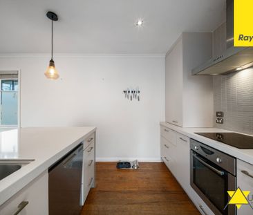 Spacious 4-Bed, 2-Bath Kohimarama Home - Family Friendly, Double Ga... - Photo 6