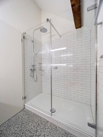 High-quality oasis of well-being in a prime residential location! - Photo 3