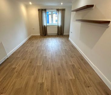2 Bedroom Top Floor Flat To Let in Croydon - Photo 1