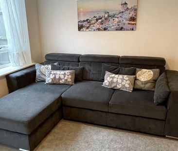 2 Bed Terraced House, Upton Close, SO19 - Photo 3