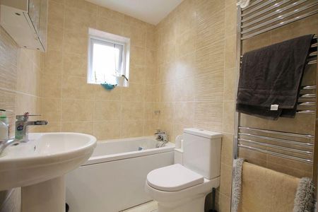 4 bedroom terraced house to rent - Photo 5