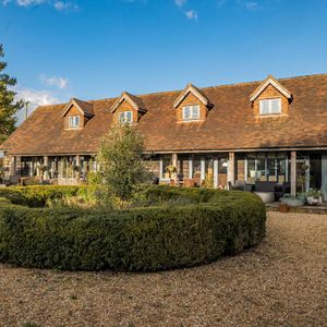 2 bedroom semi-detached house to rent - Photo 3