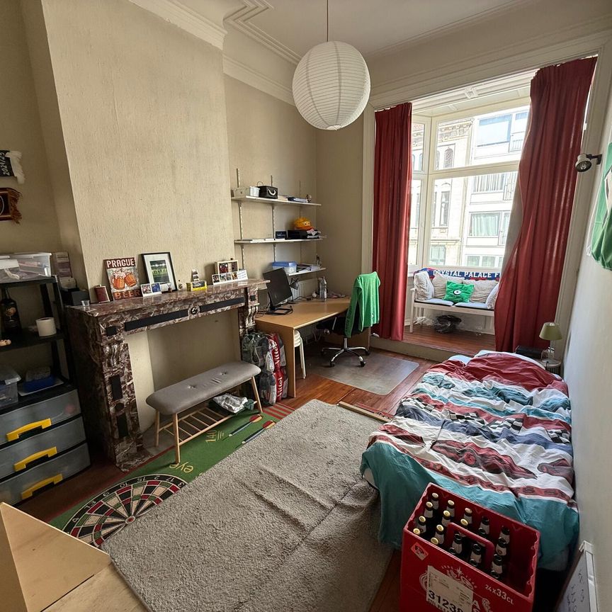 Kamer K1-22 volledig opgefriste kamer met nieuwe erker - Kort­rijk­se­steen­weg 432 - Photo 1