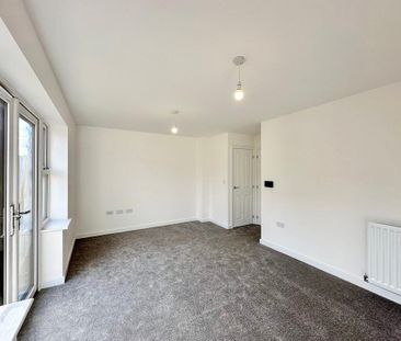 4 bedroom end of terrace house to rent - Photo 1