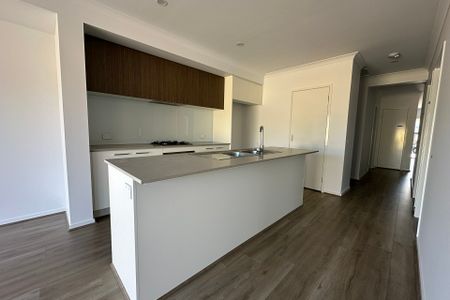 22 Marathon Way, Narre Warren South VIC - Photo 3