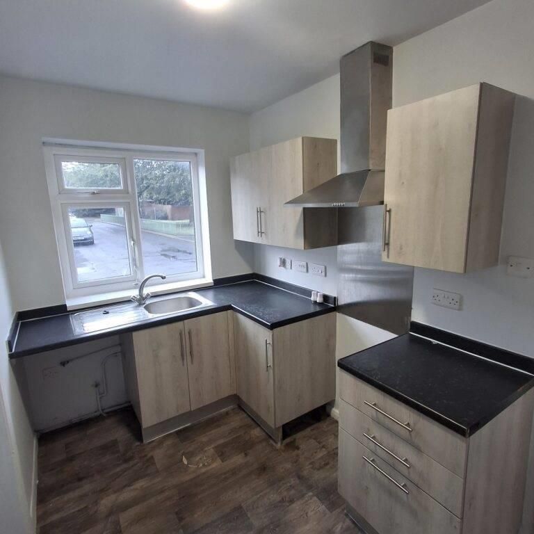 2 bedroom end of terrace house to rent - Photo 1