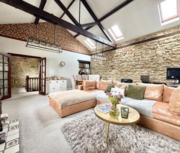 2 bedroom barn conversion to rent - Photo 1