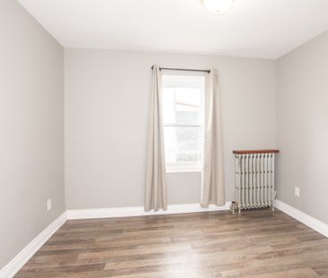 **CHARMING UNIT** 3 Bedroom, 2 Bathroom Unit in Port Colborne!! - Photo 3